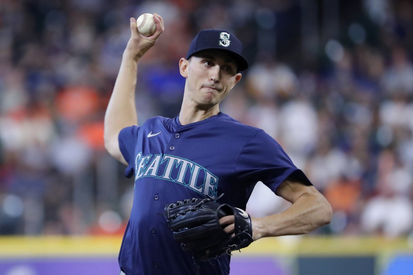 Mariners continue fight for AL wild card with 8-1 win over Astros | iNFOnews.ca