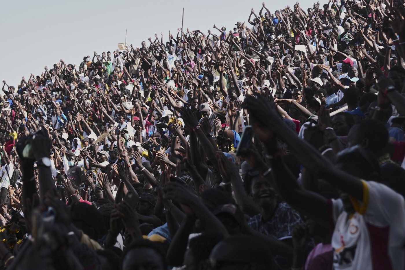 In Senegal’s wrestling arenas, rituals share the spotlight with the fight, in photos | iNFOnews.ca