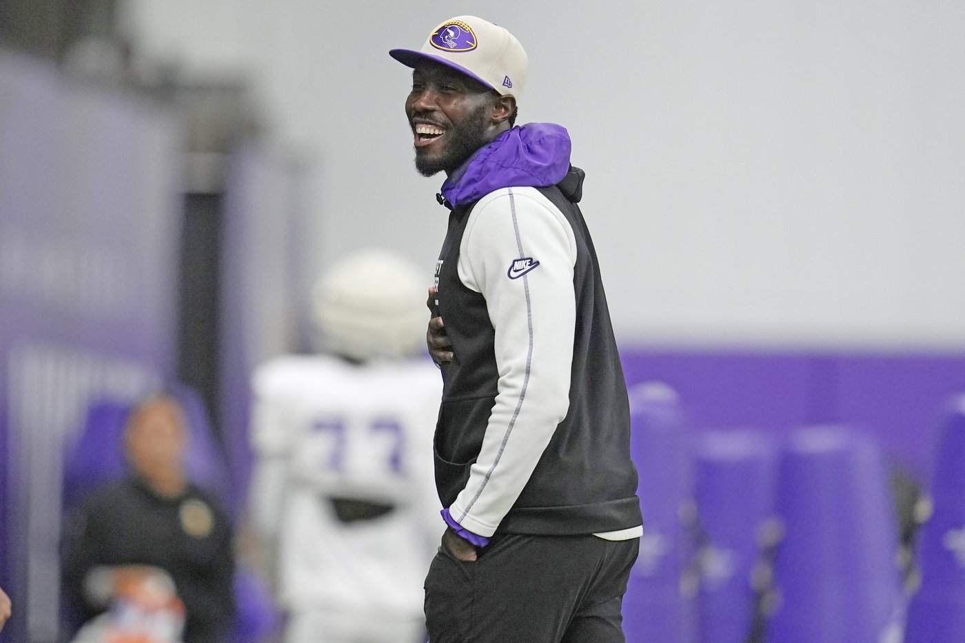 Vikings work quickly to fill Darrisaw's vital spot on the line with Robinson hustling in | iNFOnews.ca Vikings work quickly to fill Darrisaw's vital spot on the line with Robinson hustling in | iNFOnews.ca