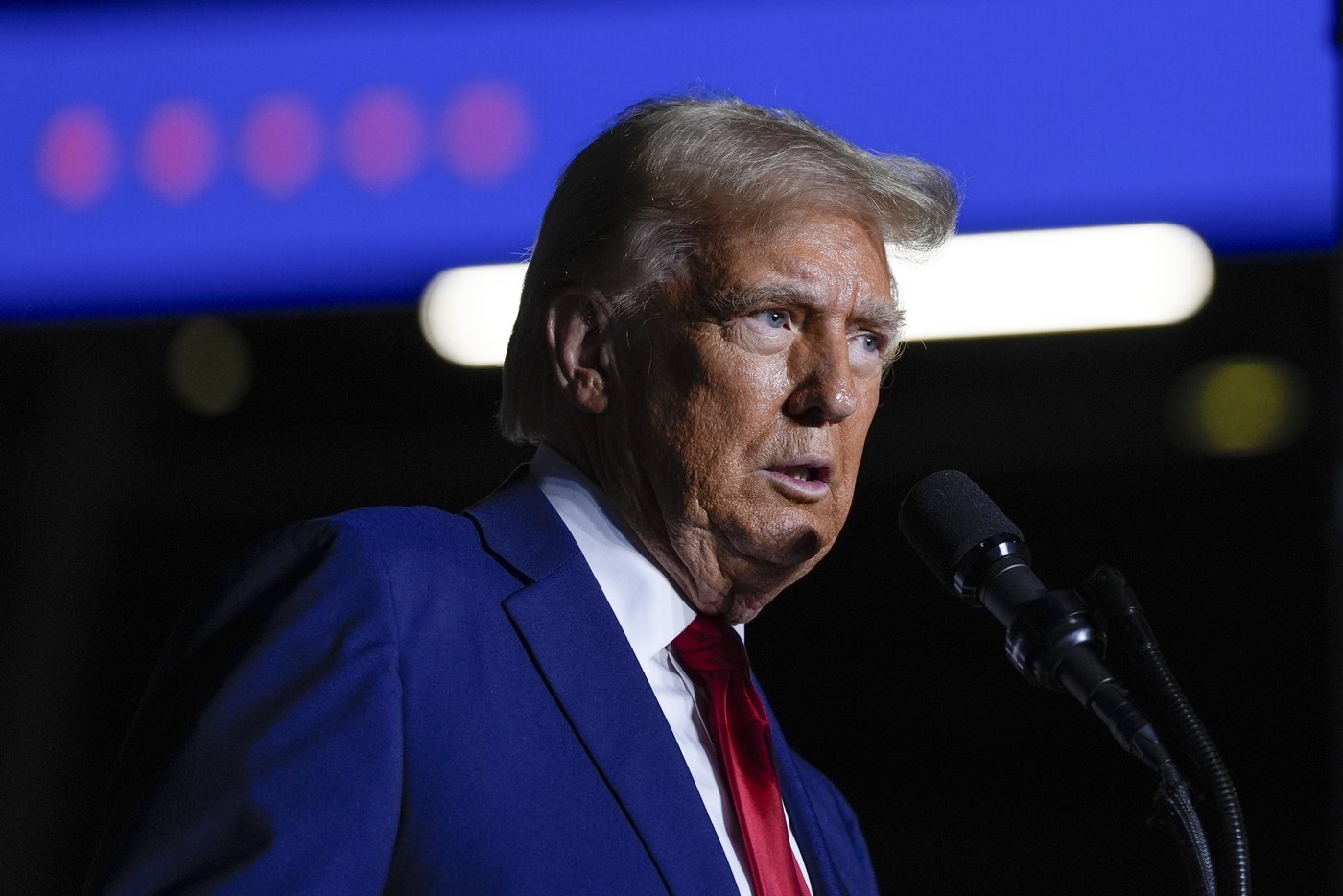 Democrats escalate attacks on Trump after comedian calls Puerto Rico 'floating island of garbage' | iNFOnews.ca