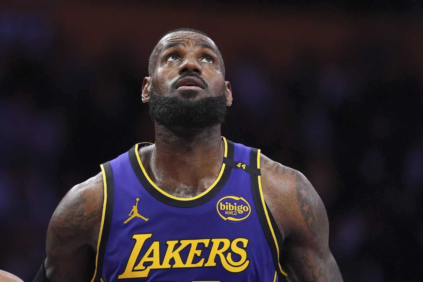 LeBron James breaks Michael Jordan's record for 30-point games with his 563rd | iNFOnews.ca