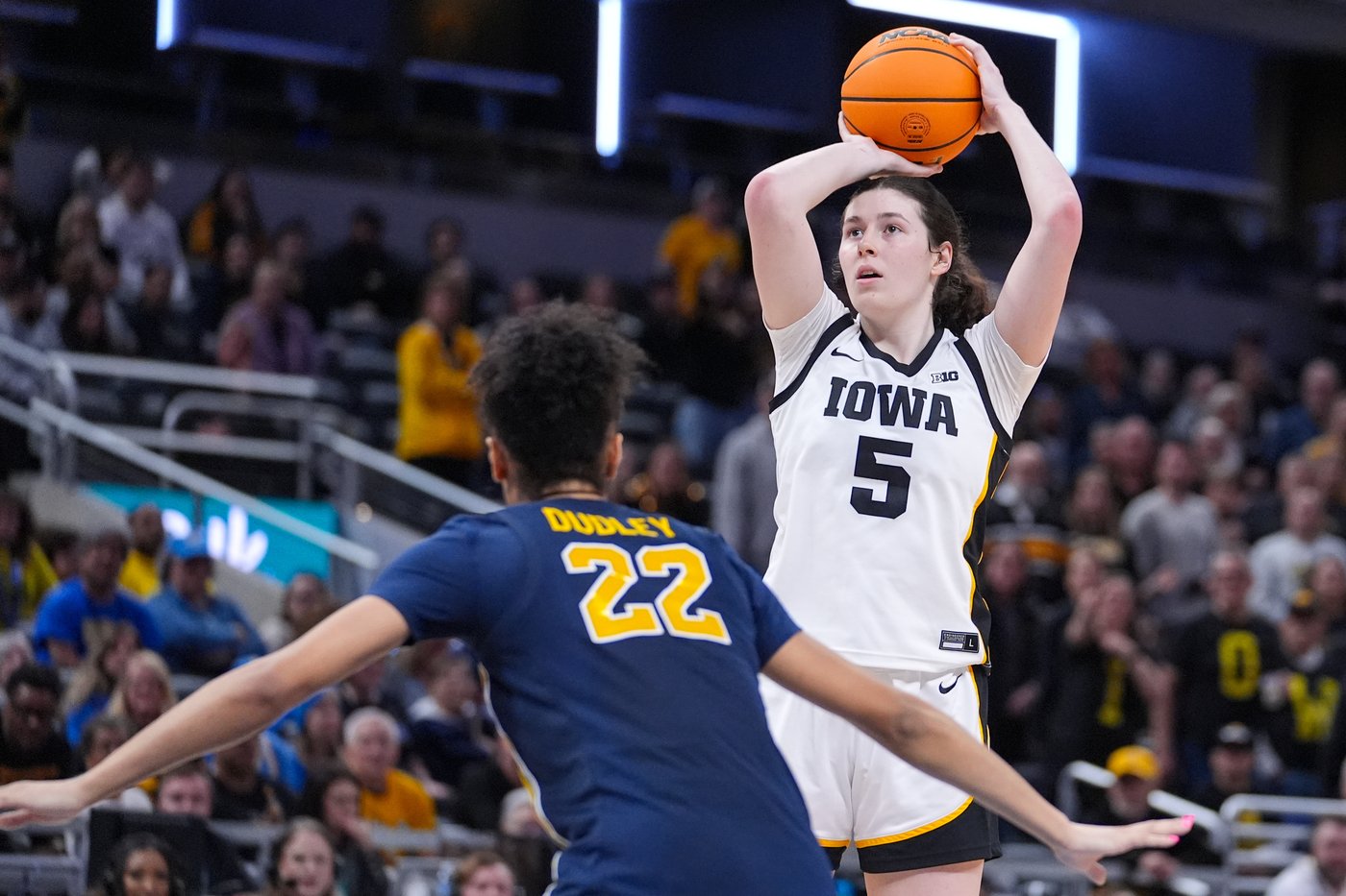 No. 9 Iowa beats No. 8 Michigan 59-42, advances to Big Ten title game vs UCLA | iNFOnews.ca No. 9 Iowa beats No. 8 Michigan 59-42, advances to Big Ten title game vs UCLA | iNFOnews.ca