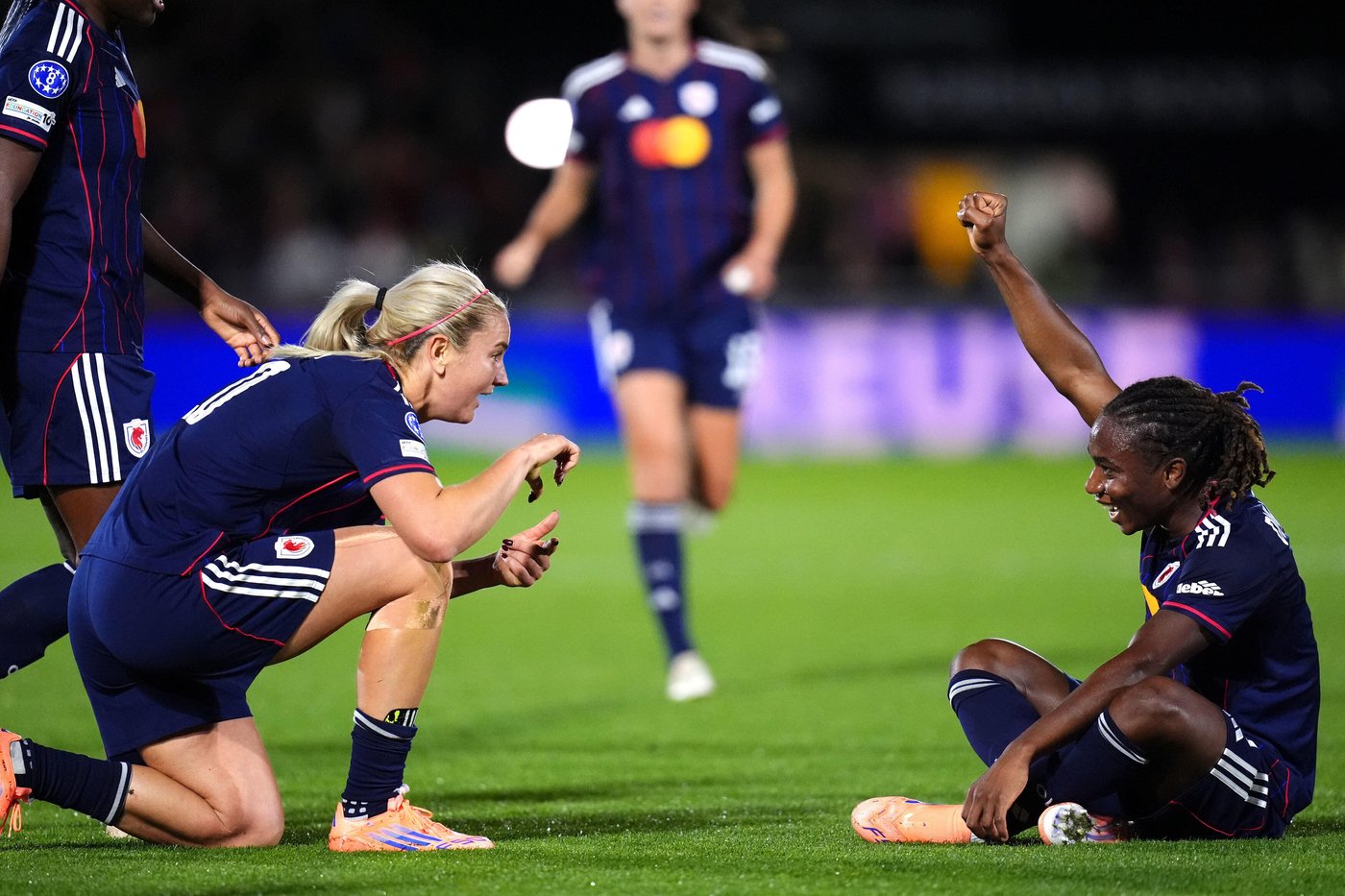 Defending champion Arsenal loses Women’s Champions League opener to Lyon; Barcelona thrashes Bayern | iNFOnews.ca