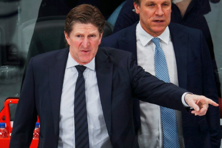 NHL to investigate Mike Babcock's resignation from Columbus in 2023, AP source says | iNFOnews.ca