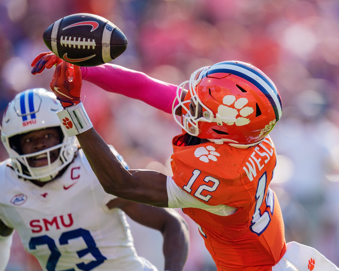 Clemson receiver Bryant Wesco Jr. hospitalized after landing awkwardly on neck | iNFOnews.ca