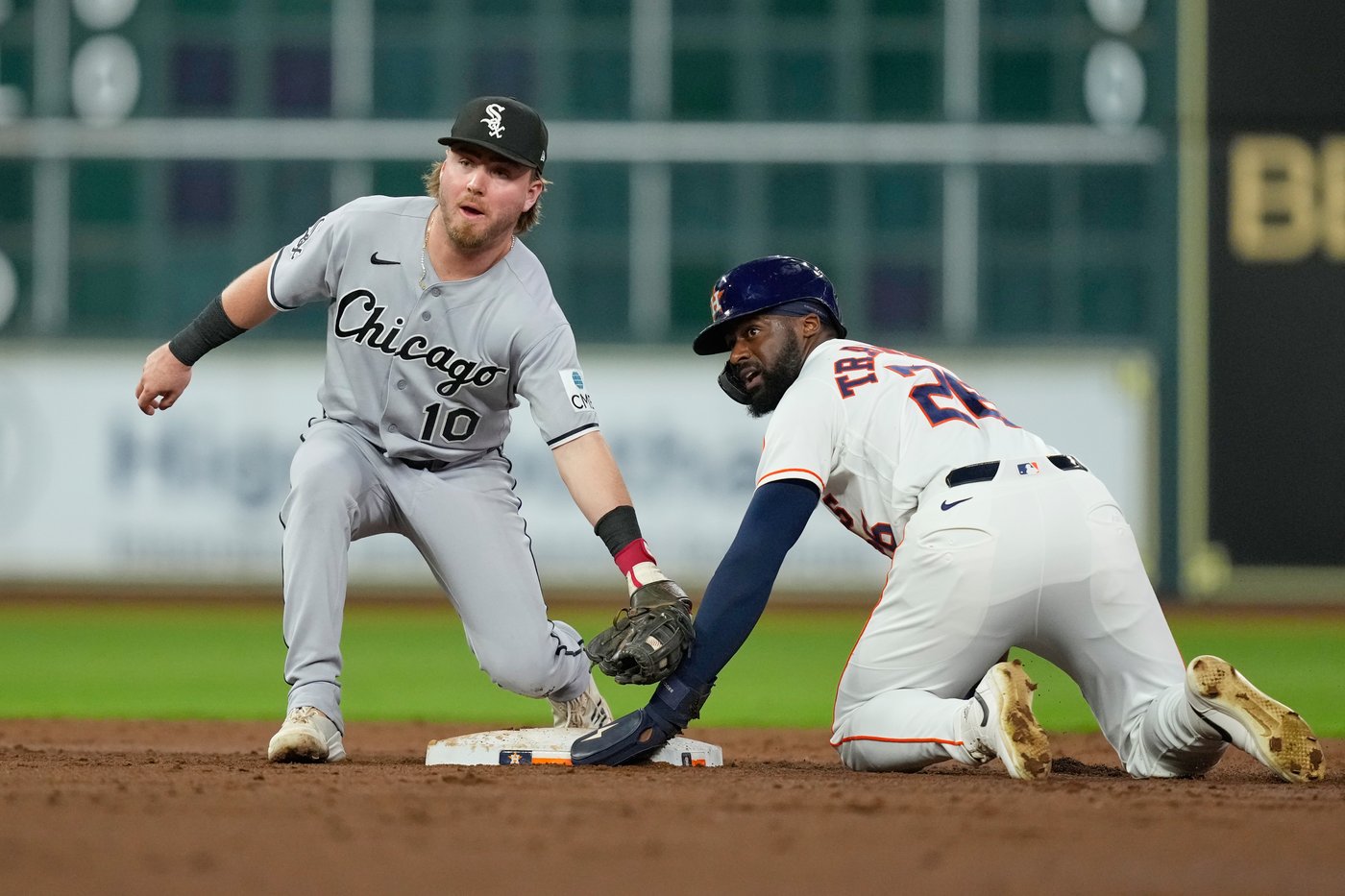 The White Sox beat the Astros 5-1 behind Colson Montgomery’s 2 RBIs | iNFOnews.ca