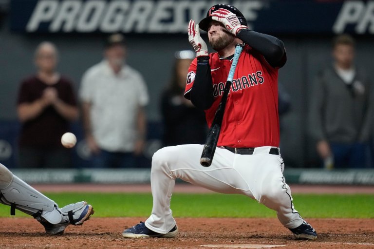 Sizzling-hot Guardians down Skubal and Tigers 5-2 to tie for AL Central lead with 5 games left | iNFOnews.ca