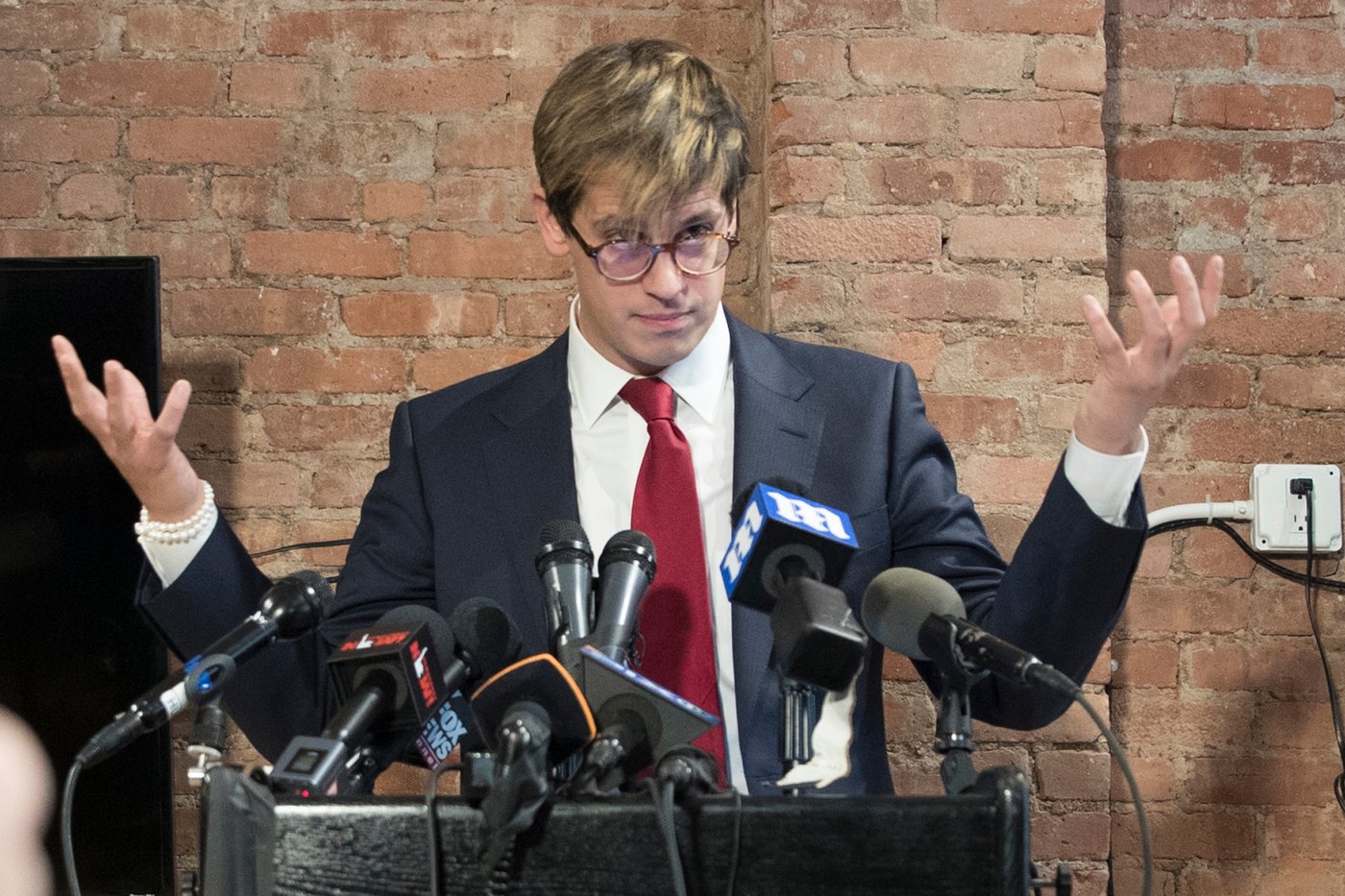 Far-right British provocateur Milo Yiannopoulos arrested by US immigration enforcement | iNFOnews.ca Far-right British provocateur Milo Yiannopoulos arrested by US immigration enforcement | iNFOnews.ca