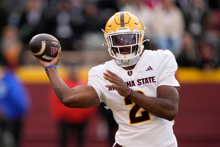 Sims sets Arizona State QB rushing record with 228 yards in 24-19 victory over Iowa State | iNFOnews.ca