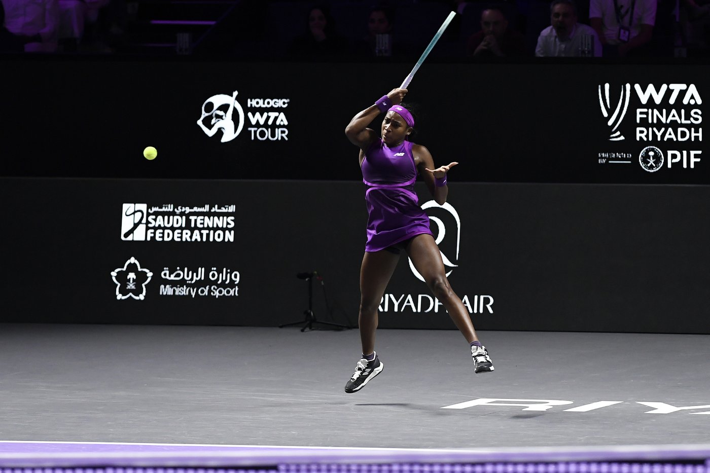 Coco Gauff wins WTA Finals for the first time by rallying to beat Zheng Qinwen | iNFOnews.ca