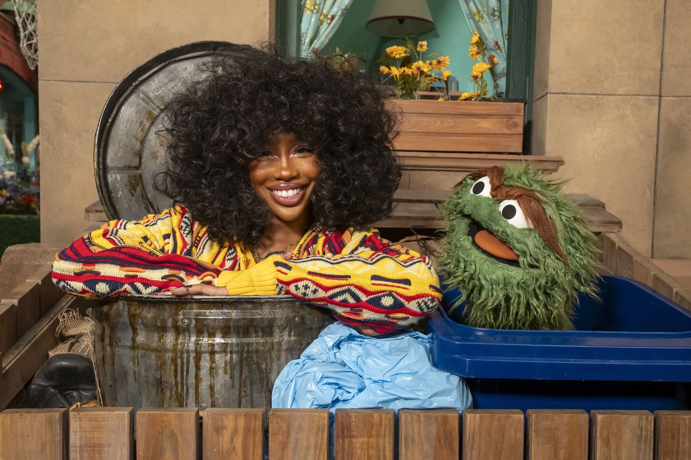 Elmo tells all: 'Sesame Street' 55th season features SZA, Chris Stapleton, Reneé Rapp and more | iNFOnews.ca