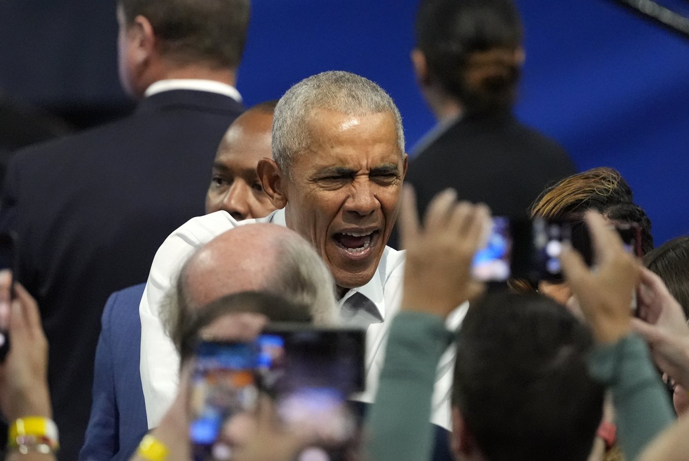 Obama and Walz urge Democrats to vote early in battleground Wisconsin | iNFOnews.ca