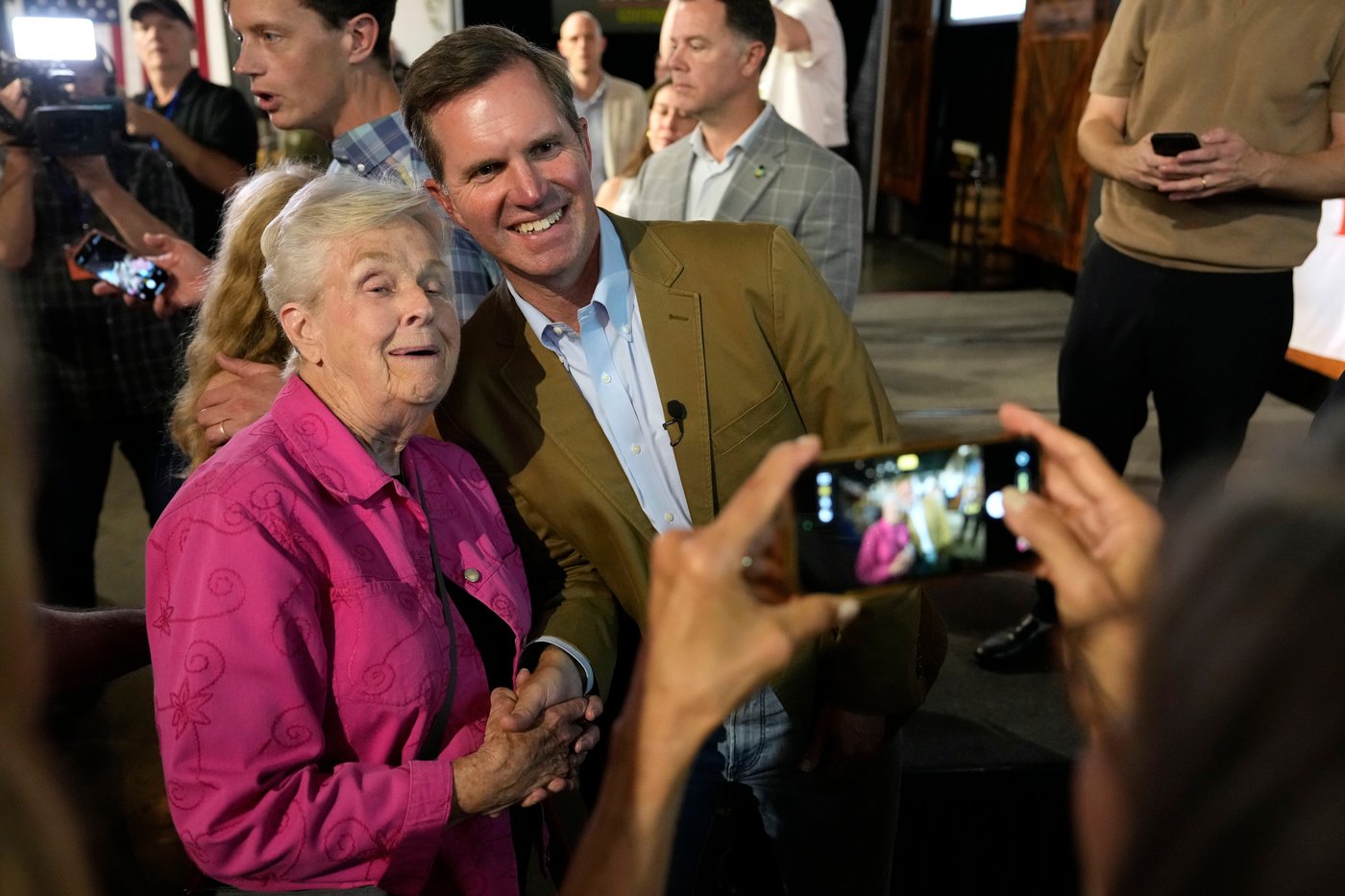 Rob Sand rallies with Kentucky Gov. Andy Beshear as Democrats aim to flip Iowa governor seat | iNFOnews.ca Rob Sand rallies with Kentucky Gov. Andy Beshear as Democrats aim to flip Iowa governor seat | iNFOnews.ca