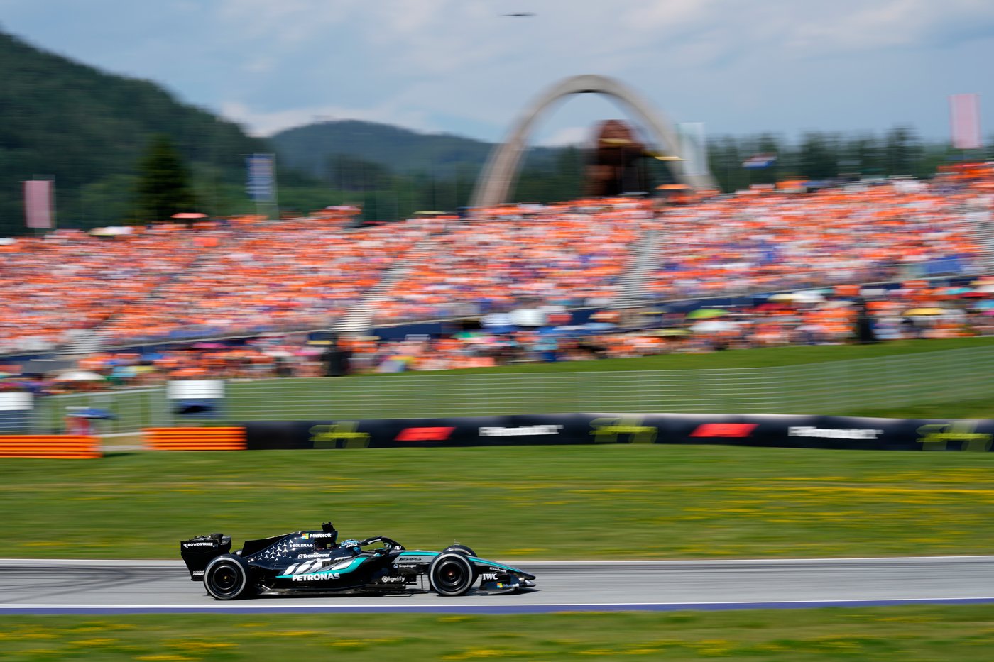 George Russell beats Verstappen and the heat to win Austrian Grand Prix and boost F1 title chances | iNFOnews.ca George Russell beats Verstappen and the heat to win Austrian Grand Prix and boost F1 title chances | iNFOnews.ca