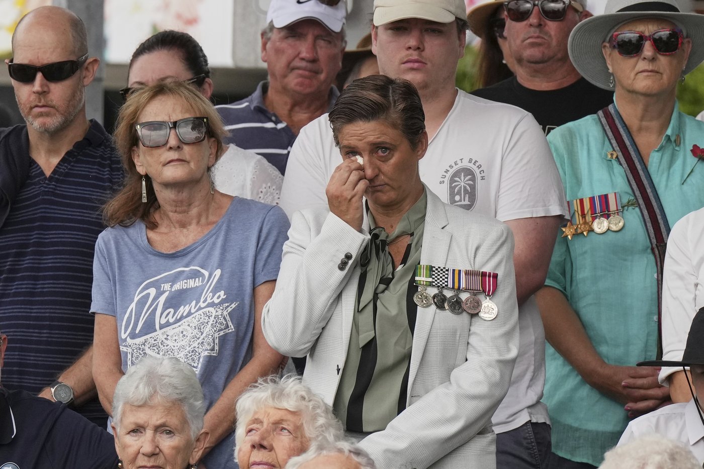 Australians and New Zealanders commemorate war dead on Anzac Day | iNFOnews.ca