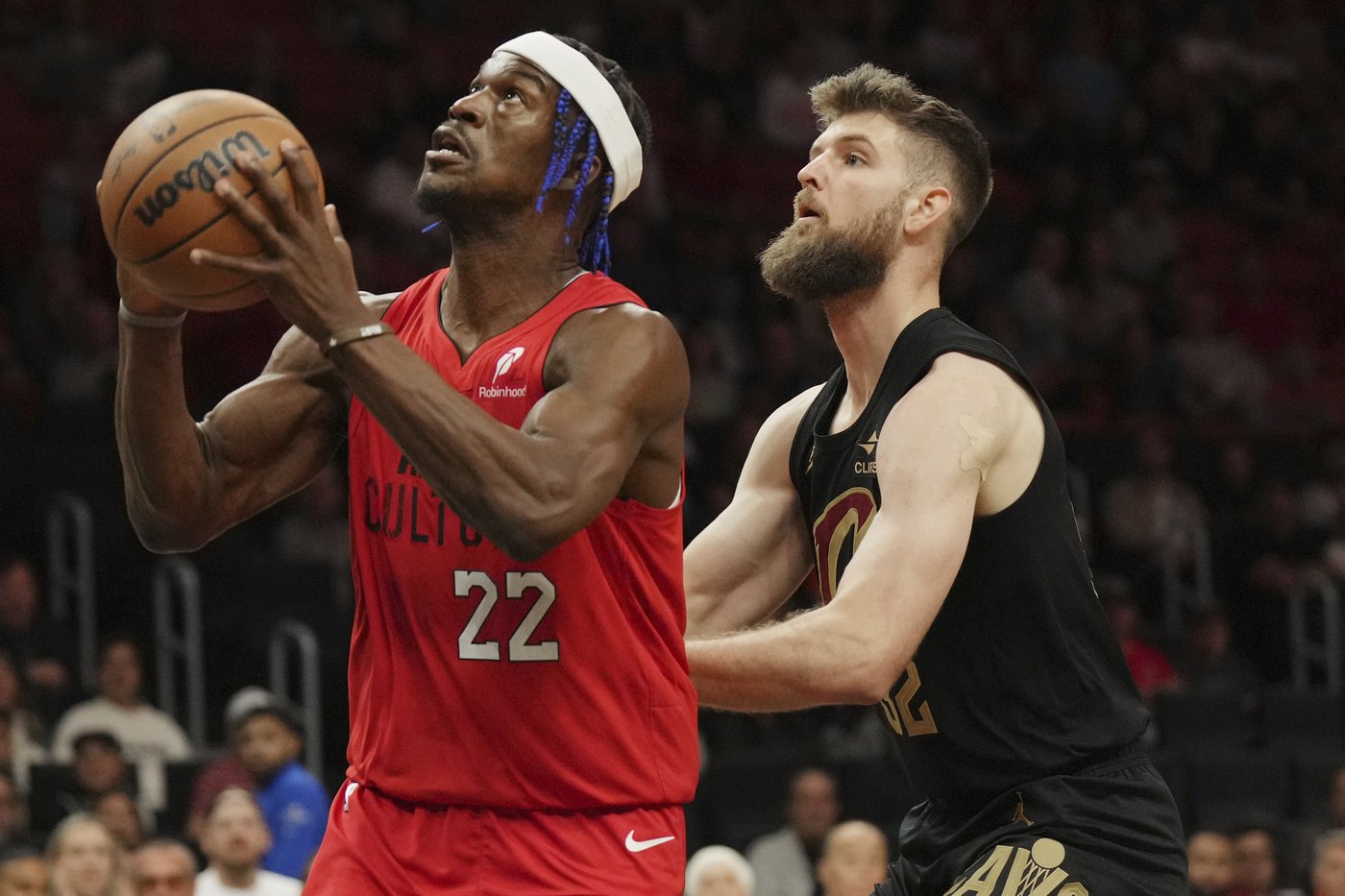 Jimmy Butler turns ankle, then leaves Heat-Thunder game with illness | iNFOnews.ca Jimmy Butler turns ankle, then leaves Heat-Thunder game with illness | iNFOnews.ca