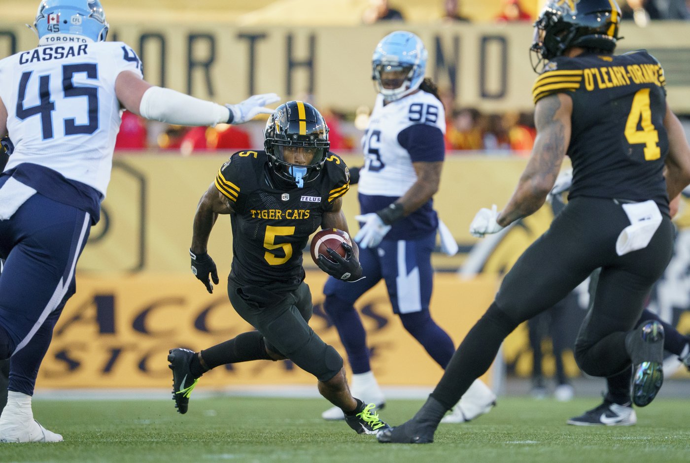 Ticats running back Bell closing in on first pro 1,000-yard rushing campaign | iNFOnews.ca