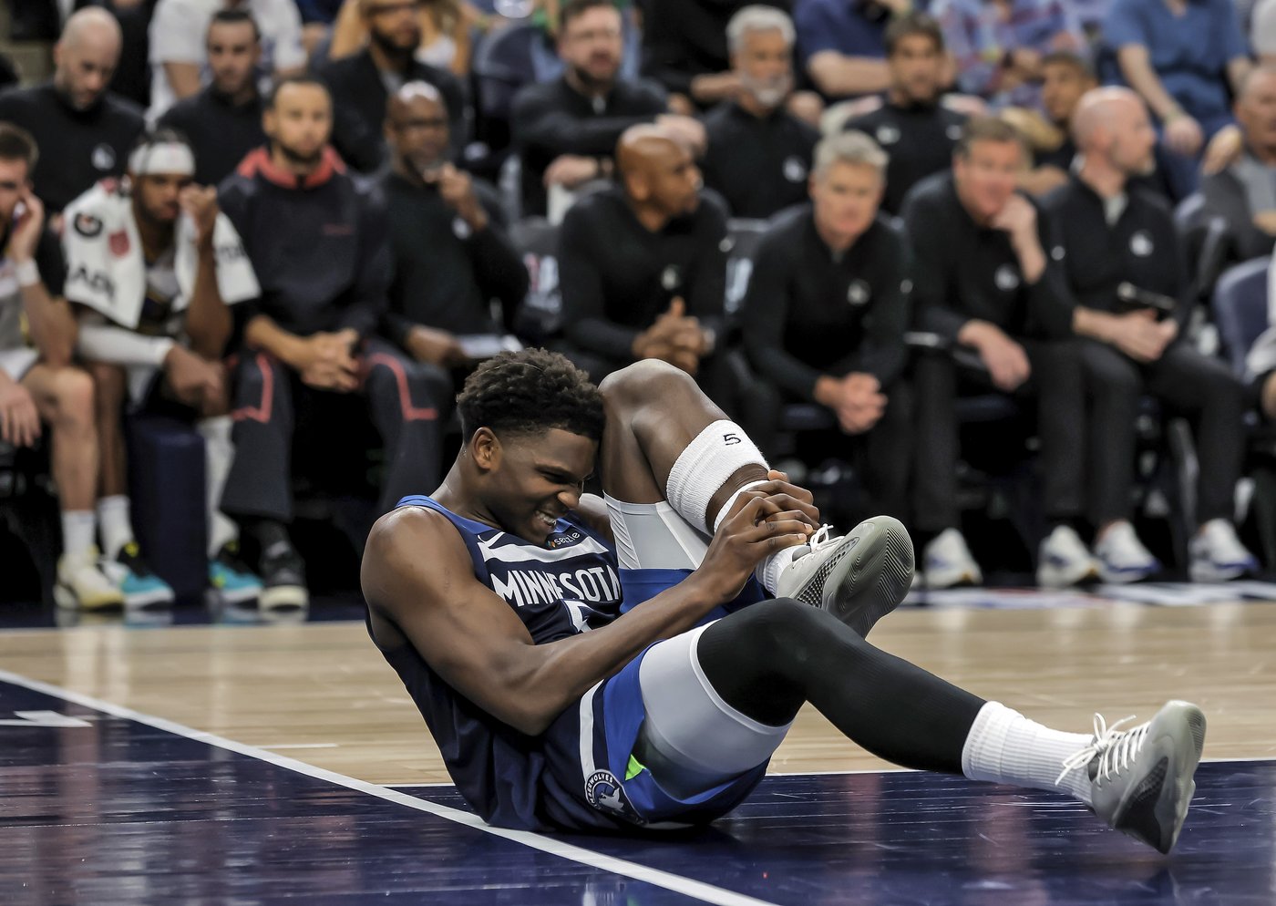 Timberwolves beat Curry-less Warriors 117-93 in Game 2 to even series | iNFOnews.ca Timberwolves beat Curry-less Warriors 117-93 in Game 2 to even series | iNFOnews.ca