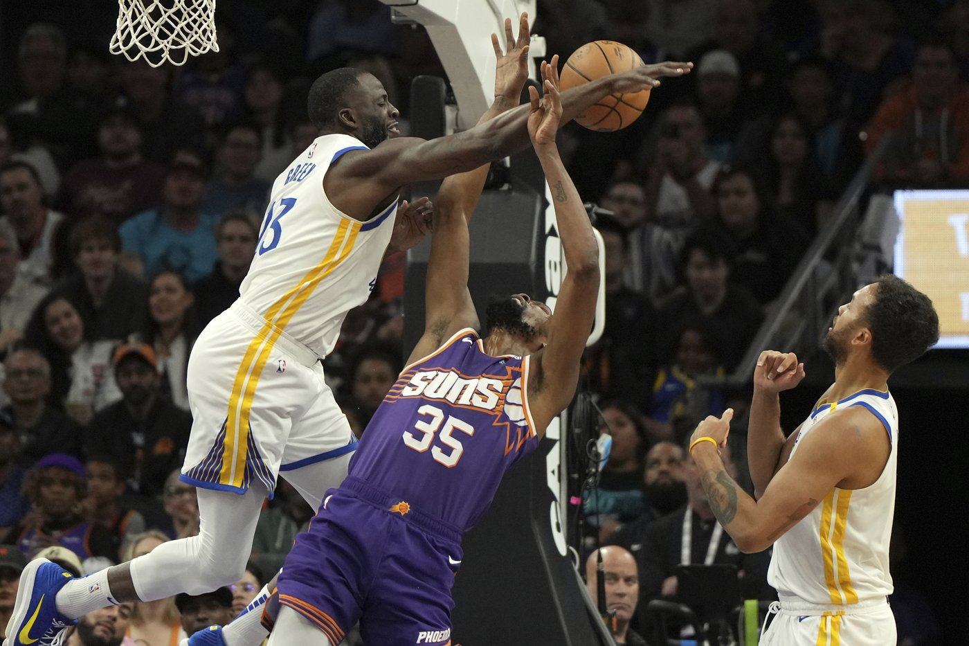 Devin Booker scores 27, Suns win 113-105 as Warriors lose their 4th straight game | iNFOnews.ca Devin Booker scores 27, Suns win 113-105 as Warriors lose their 4th straight game | iNFOnews.ca