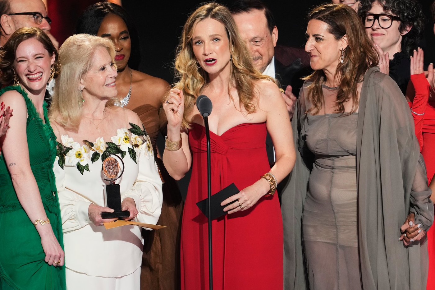 Tony winners thank voice teachers and babysitters as Broadway crowns 'Schmigadoon!' | iNFOnews.ca
