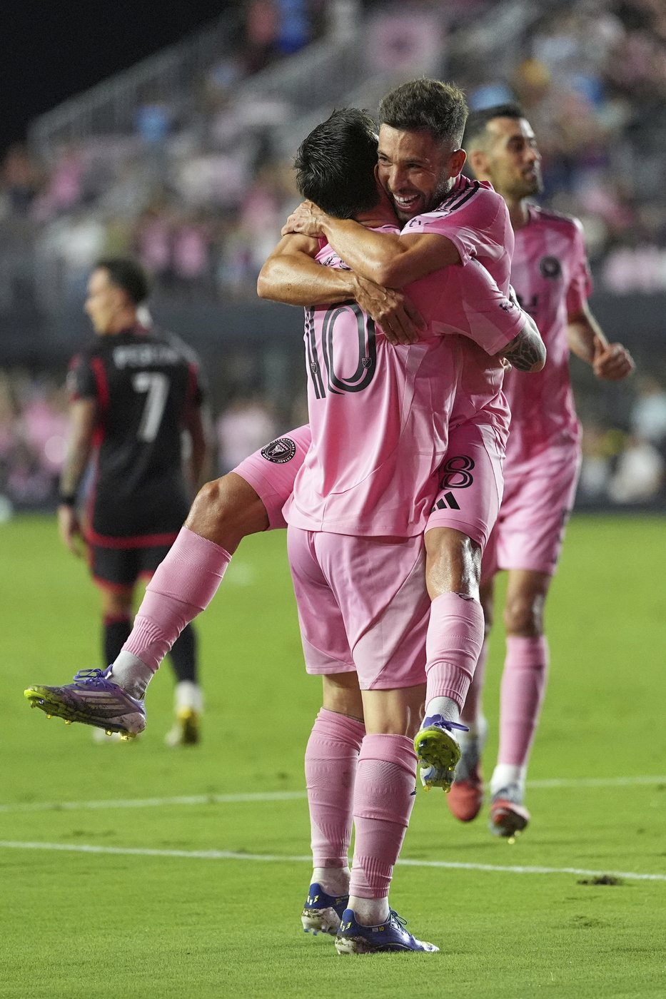 Lionel Messi has two goals, assist to lead Inter Miami to 3-2 victory over DC United | iNFOnews.ca