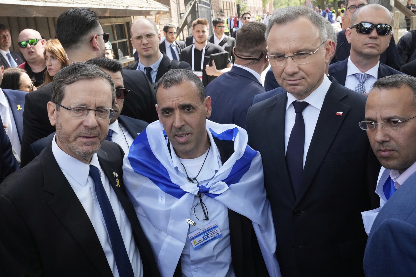 Polish and Israeli presidents lead March of the Living at Auschwitz | iNFOnews.ca