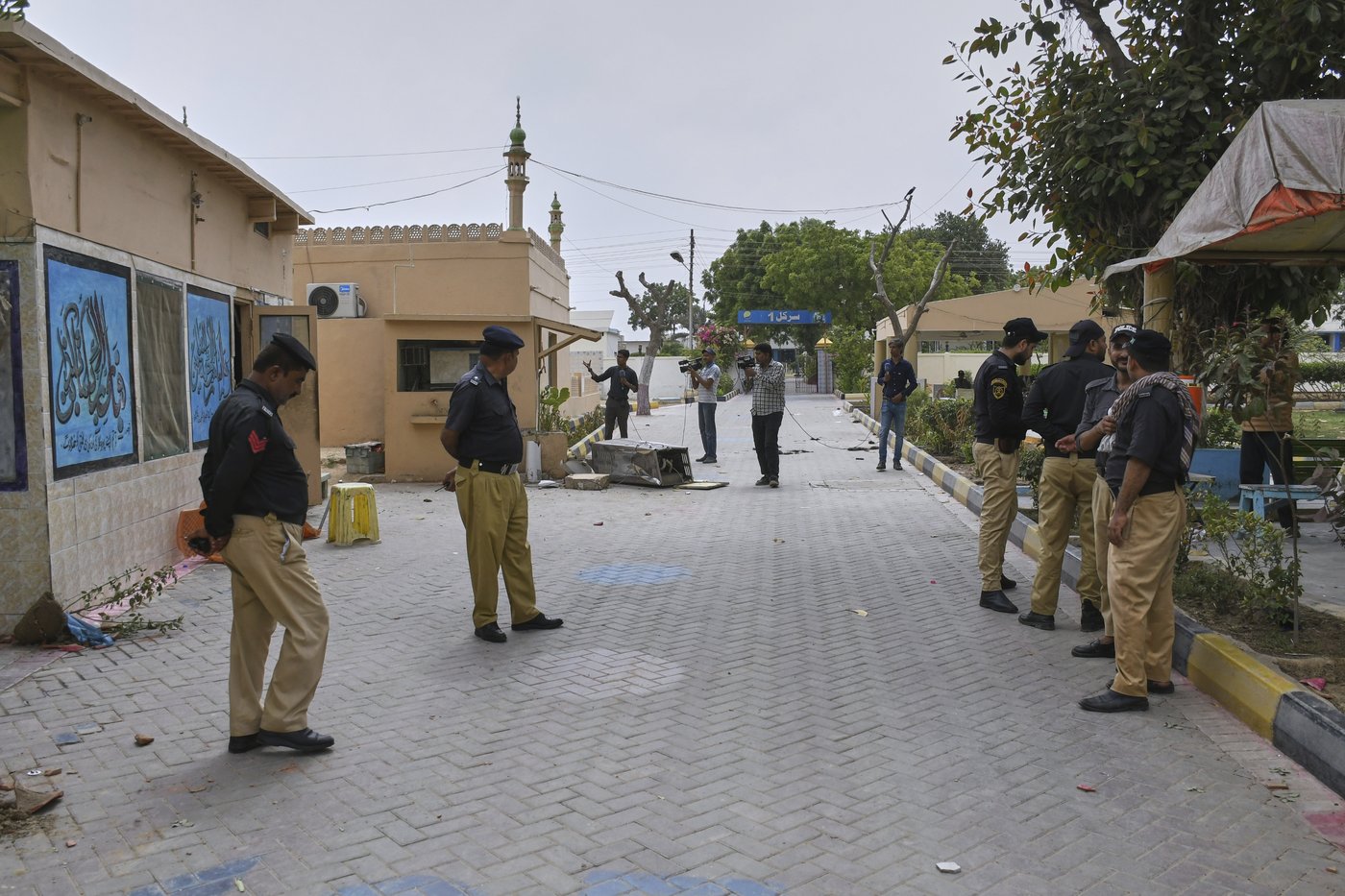 Over 100 inmates escape and 1 is killed as a quake prompts the evacuation of a Pakistan prison | iNFOnews.ca Over 100 inmates escape and 1 is killed as a quake prompts the evacuation of a Pakistan prison | iNFOnews.ca