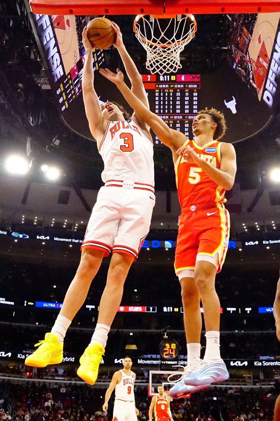 Dosunmu scores 21 points to lead Bulls to 128-123 win over Hawks | iNFOnews.ca