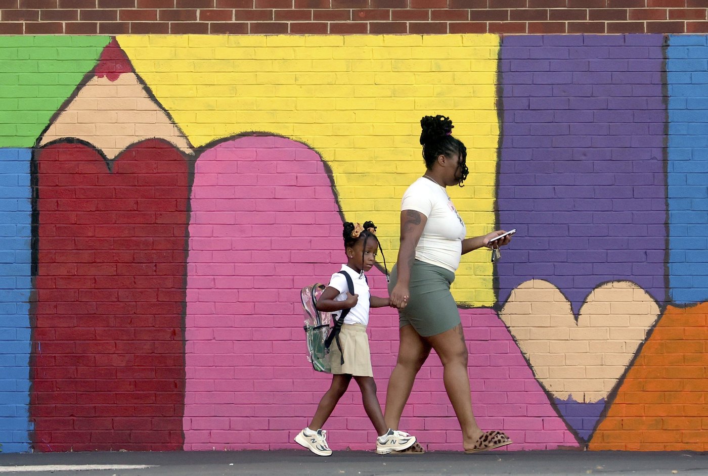 St. Louis schools, struggling to get kids to classes, suspend bus vendor | iNFOnews.ca