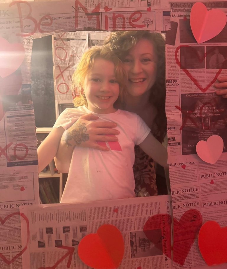 Canadian mother and her seven-year-old daughter detained in Texas: husband | iNFOnews.ca