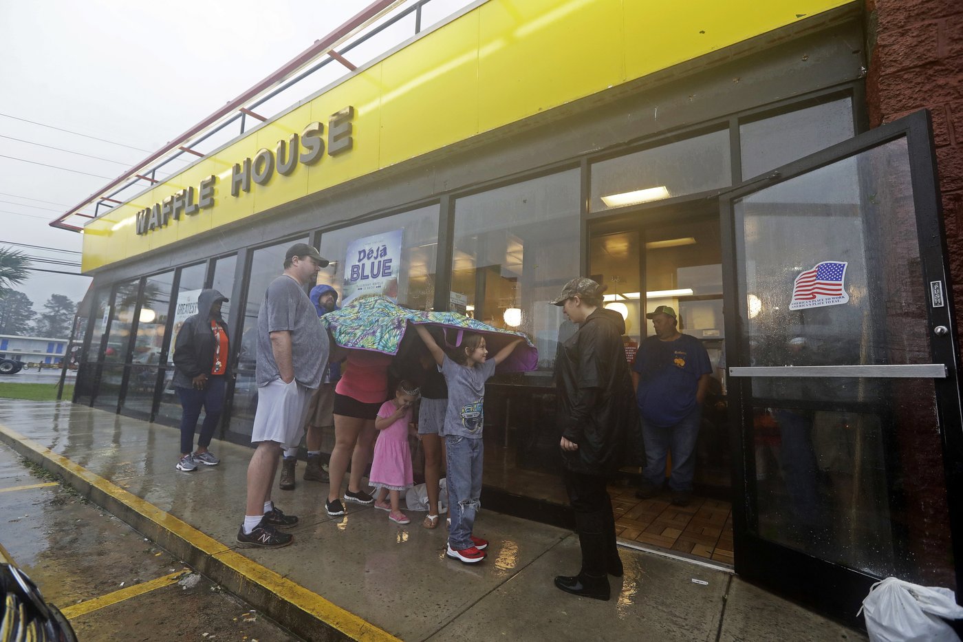 How Waffle House helps Southerners - and FEMA - judge a storm's severity | iNFOnews.ca