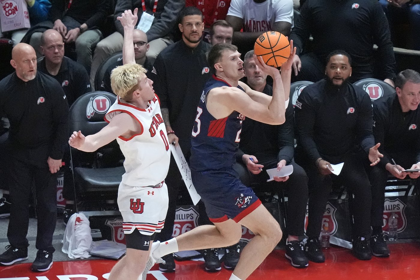 Paulius Murauskas hits 6 3s, scores 28 to help Saint Mary's beat Utah 72-63 | iNFOnews.ca Paulius Murauskas hits 6 3s, scores 28 to help Saint Mary's beat Utah 72-63 | iNFOnews.ca