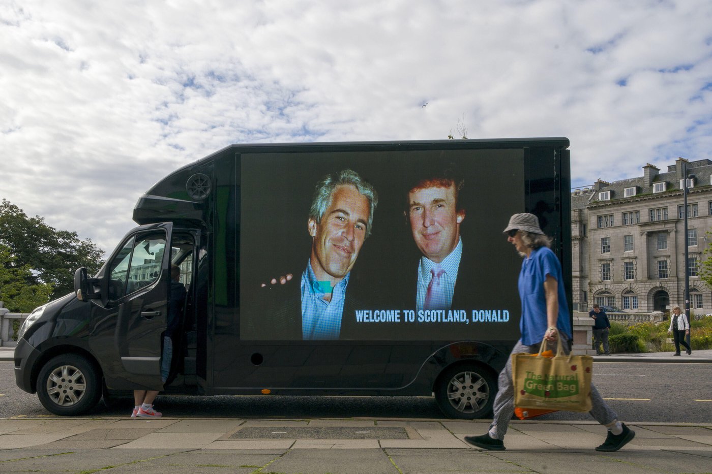 Trump says he ended friendship with Epstein because he 'stole people that worked for me' | iNFOnews.ca Trump says he ended friendship with Epstein because he 'stole people that worked for me' | iNFOnews.ca