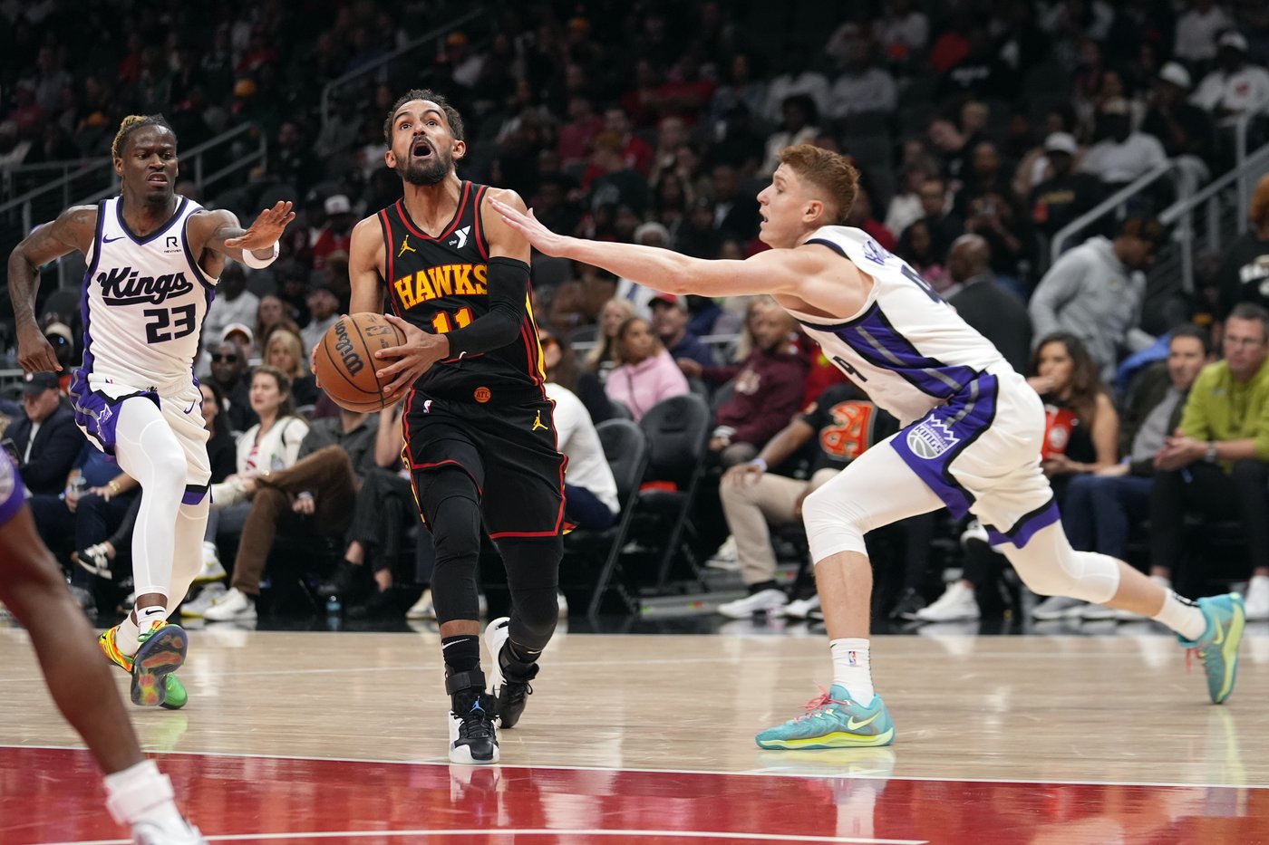 De'Aaron Fox leads Kings to 123-115 win over short-handed Hawks | iNFOnews.ca