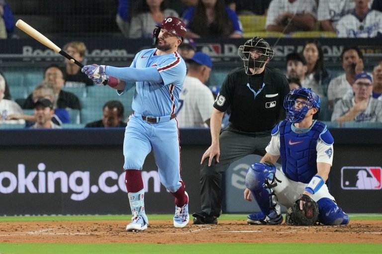 Kyle Schwarber hits two homers to lift Phillies over Dodgers 8-2 and avoid sweep in NLDS | iNFOnews.ca