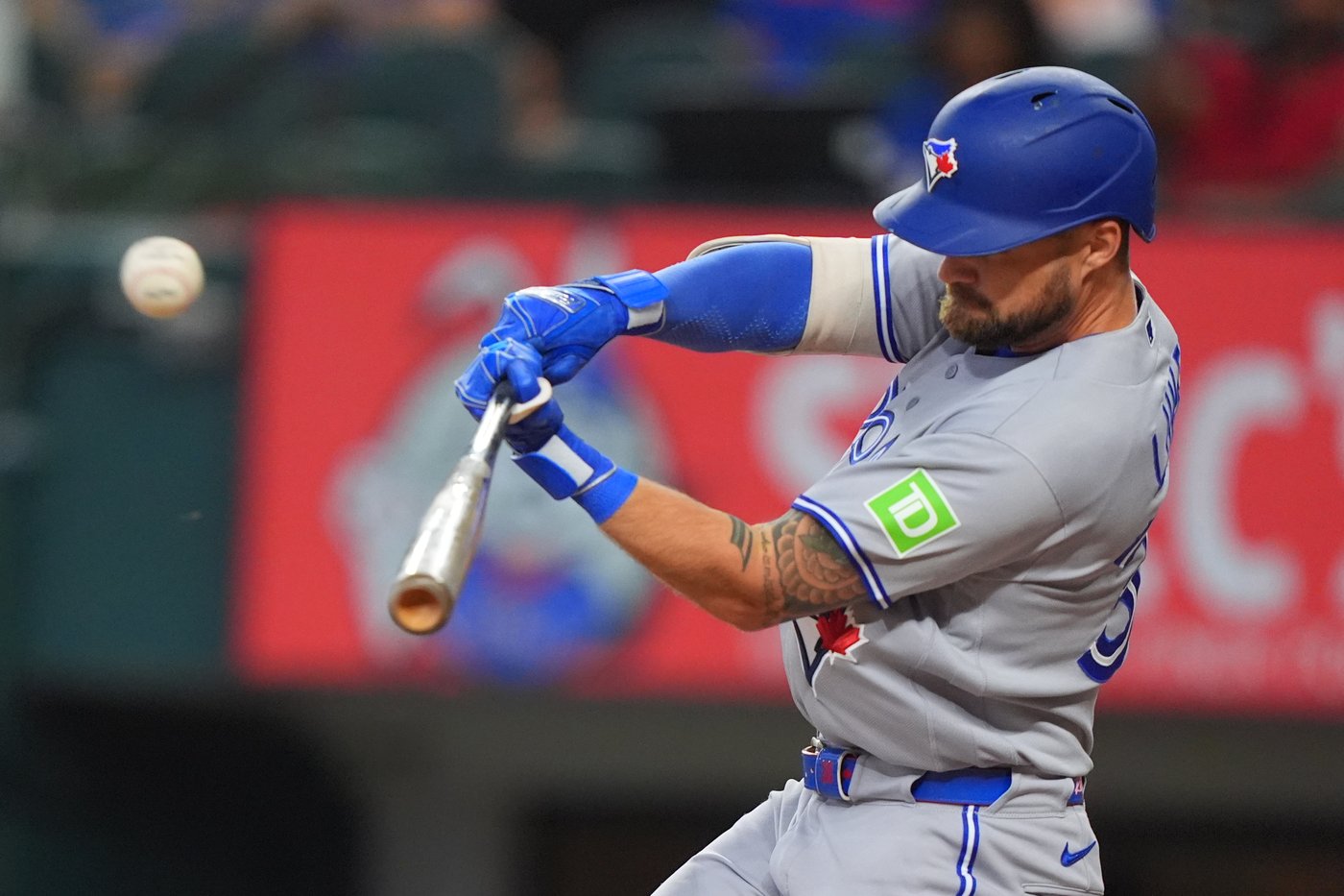 Playoff hopeful Blue Jays avoid series sweep with 7-2 win over AL West-leading Texas | iNFOnews.ca