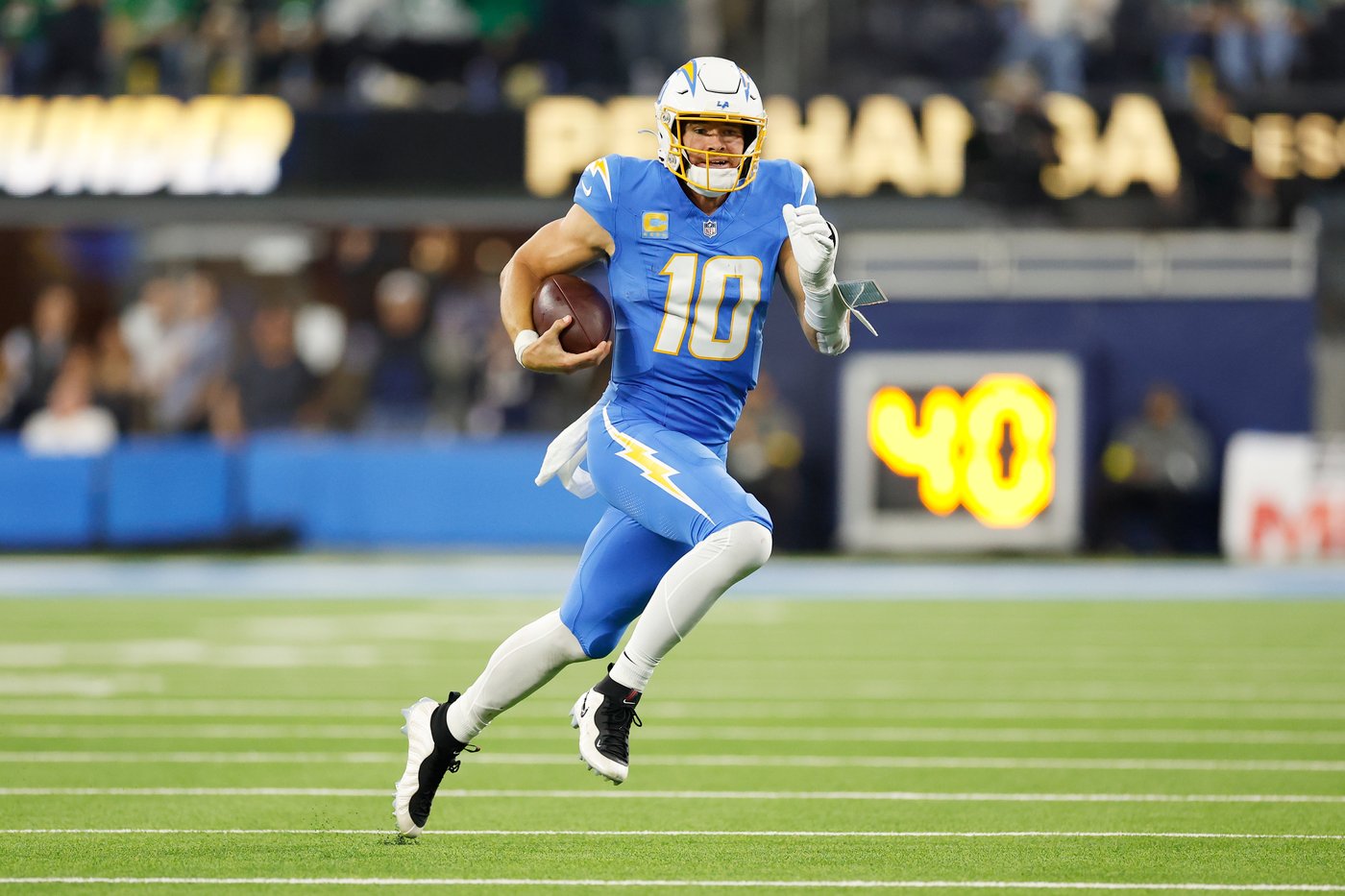 Chiefs face playoff elimination as Chargers aim for back-to-back 10-win seasons | iNFOnews.ca Chiefs face playoff elimination as Chargers aim for back-to-back 10-win seasons | iNFOnews.ca