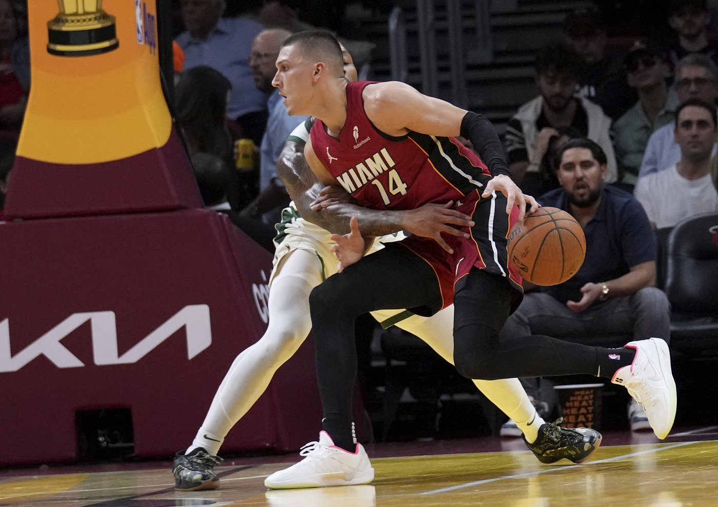 Lillard scores 37 points and Giannis-less Bucks hold off Heat 106-103 to move to 3-0 in Cup play | iNFOnews.ca