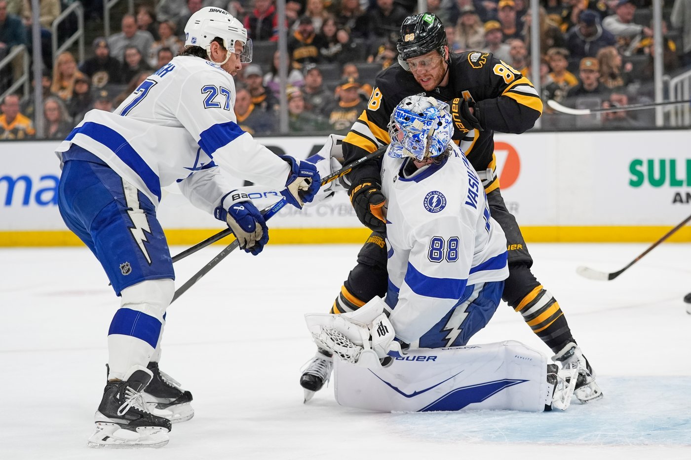 Emil Lilleberg scores late as Lightning beat Bruins 2-1; Boston clinches playoff spot later | iNFOnews.ca