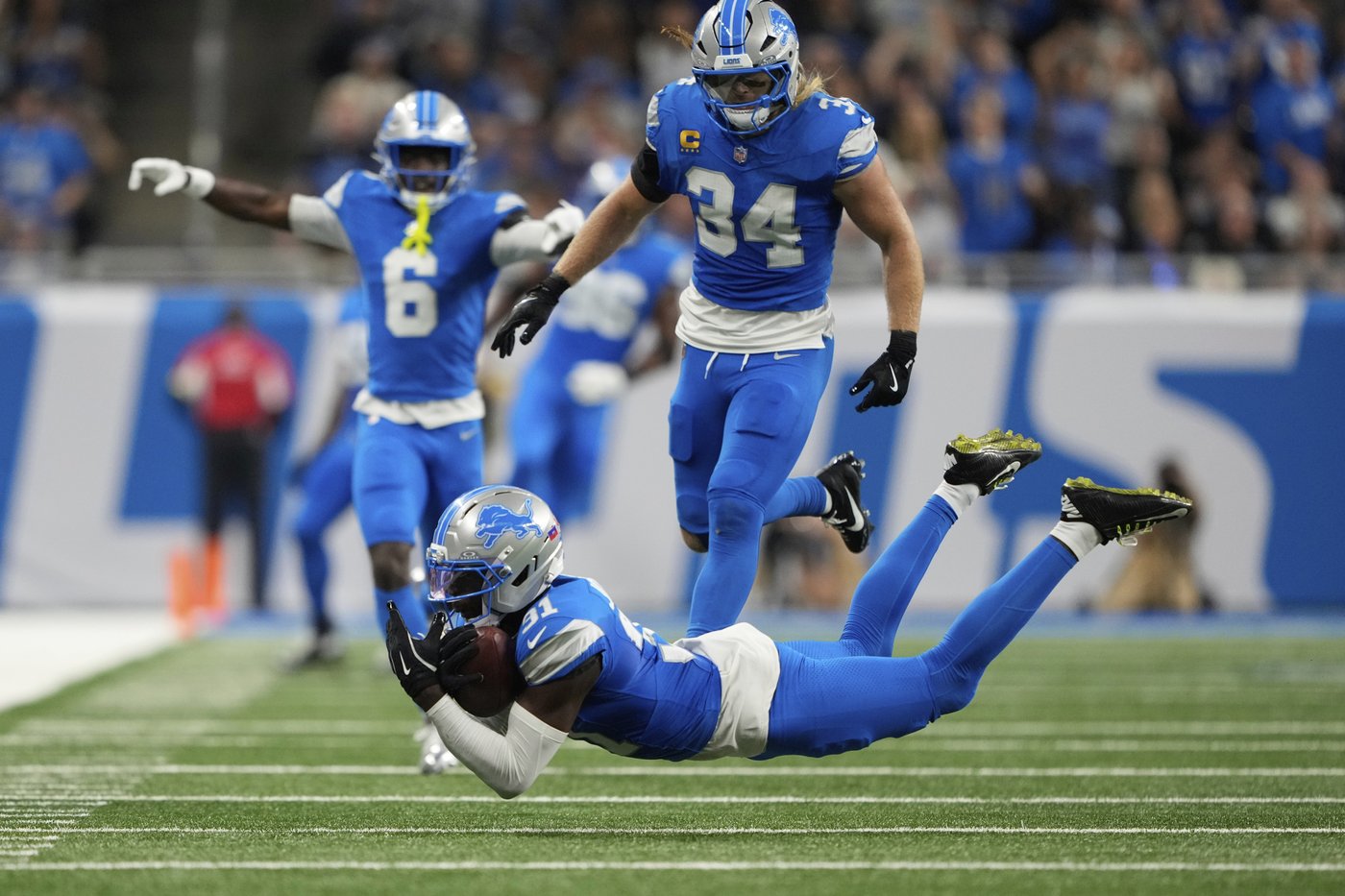Goff throws 5 TDs, 3 to St. Brown, and Lions bounce back with 52-21 win over Ben Johnson-led Bears | iNFOnews.ca