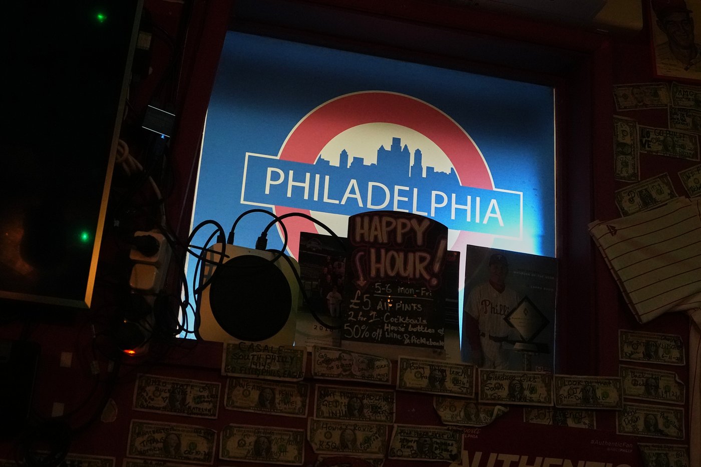 It’s special: Philly-style dive bar in London a hit with Eagles fans from US and UK | iNFOnews.ca