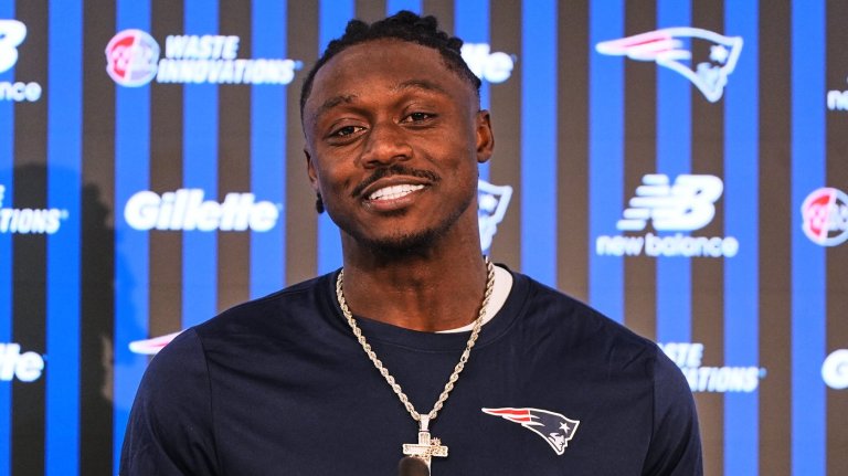 A.J. Brown in 'awe' to join childhood favorite Patriots, declines to discuss end of time with Eagles | iNFOnews.ca