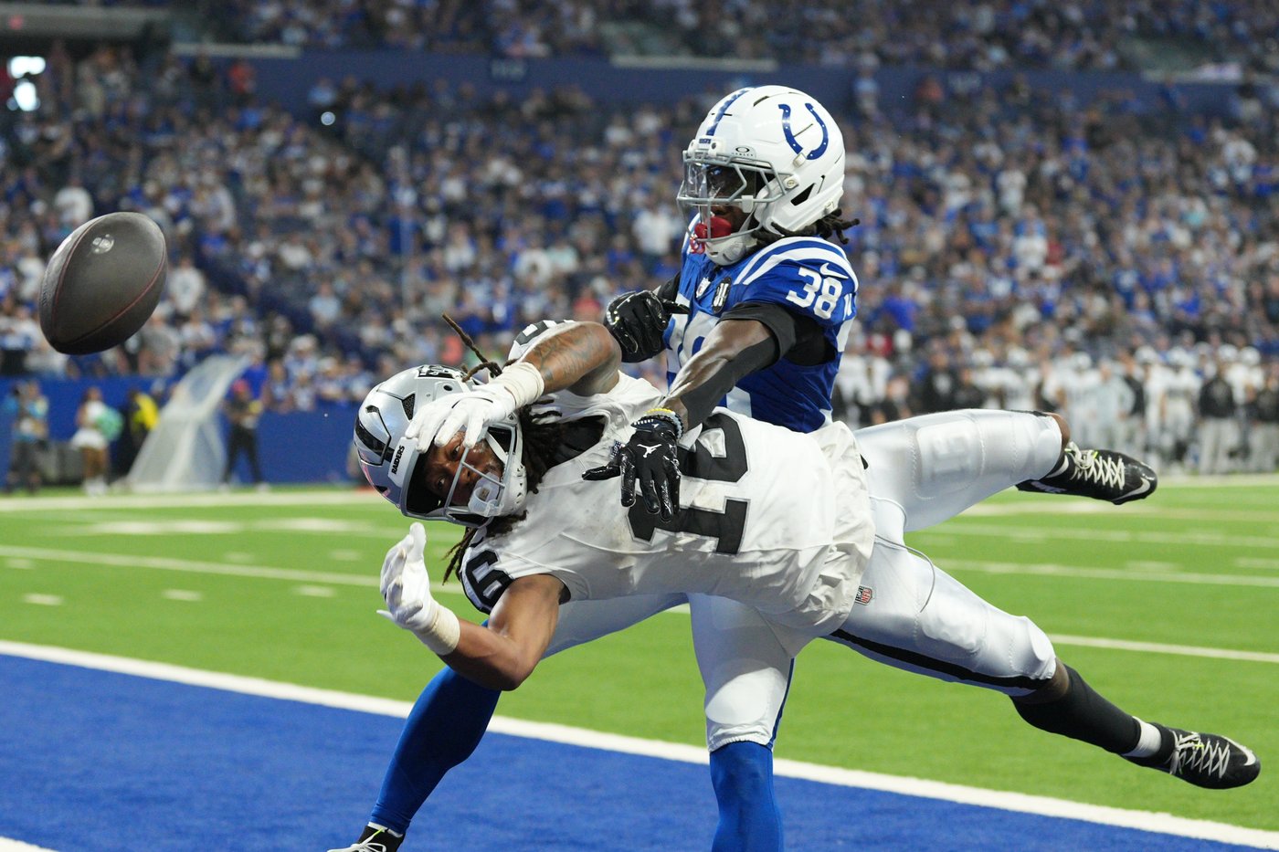 Raiders' Bowers doubtful, Meyers questionable for Chiefs game | iNFOnews.ca Raiders' Bowers doubtful, Meyers questionable for Chiefs game | iNFOnews.ca