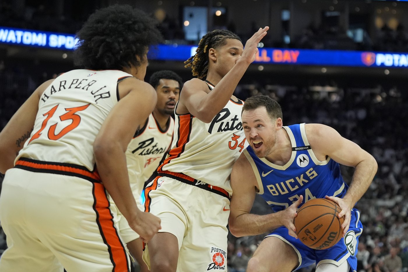 Pat Connaughton joins exclusive fraternity by collecting 43 points, 11 rebounds, 5 assists for Bucks | iNFOnews.ca