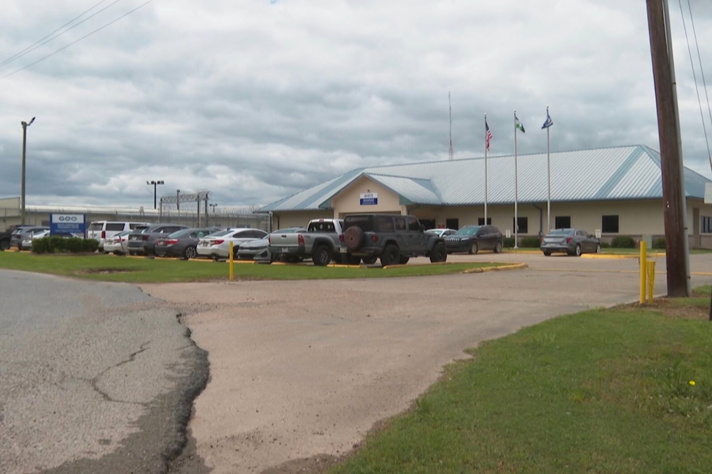 Immigrant rights group calls for removing pregnant women from detention | iNFOnews.ca