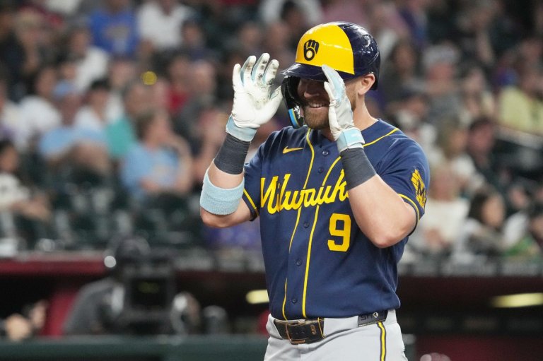 Bauers homers off Rodríguez in 7th, Brewers come back to beat Diamondbacks 3-2 | iNFOnews.ca