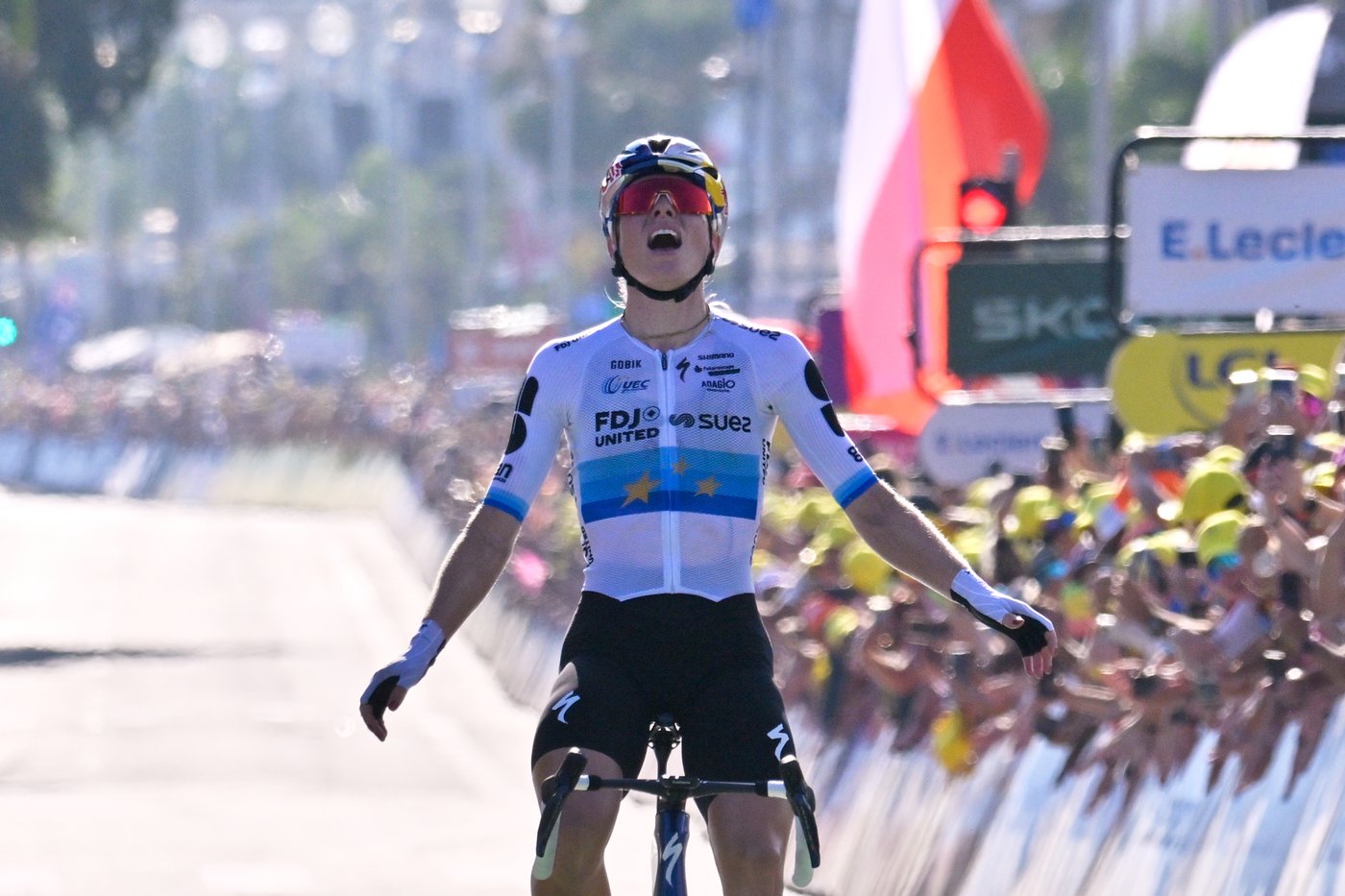 Vollering wins Stage 8 to take lead at Women's Tour de France from Niewiadoma-Phinney | iNFOnews.ca