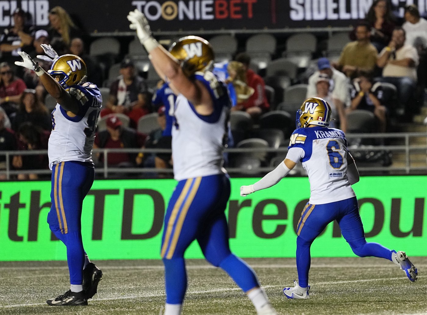 Blue Bombers rally to beat winless Redblacks 36-34 in overtime | iNFOnews.ca Blue Bombers rally to beat winless Redblacks 36-34 in overtime | iNFOnews.ca