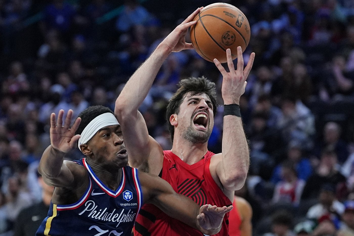 Grimes leads short-handed 76ers to a 109-103 win over the Trail Blazers | iNFOnews.ca