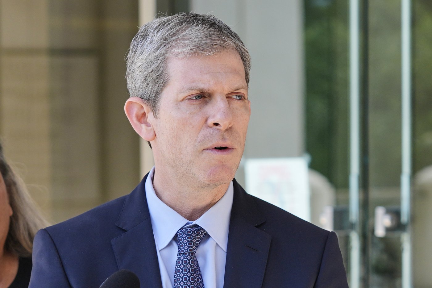 Justice Dept. official meets with Ghislaine Maxwell, Jeffrey Epstein's imprisoned former girlfriend | iNFOnews.ca